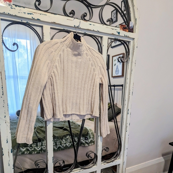 American Eagle Cropped Mockneck Sweater - Picture 3 of 3